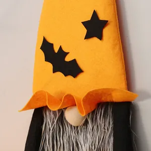 Decoración colgante de gnomo de Halloween con sombrero de fieltro naranja y murciélago