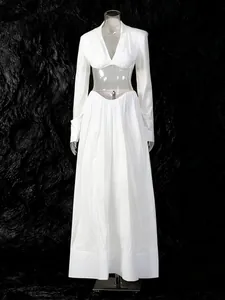 Ensemble deux pièces blanc chic avec haut court col V et jupe longue plissée femme