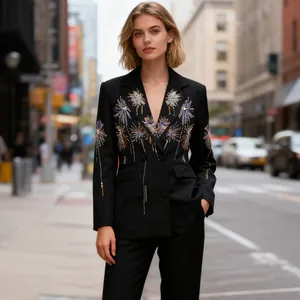 Blazer noir élégant pour femme avec broderie feu d'artifice en paillettes et col V.