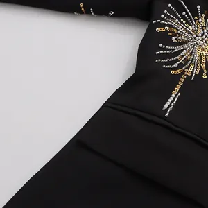 Gros plan sur les détails de broderie de paillettes feu d'artifice sur un blazer noir chic