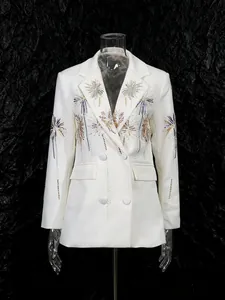 Blazer blanc croisé élégant pour femme avec broderies de paillettes colorées feux d'artifice