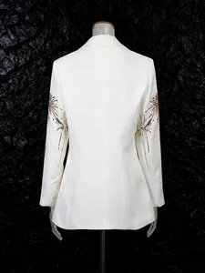 Blazer blanc élégant pour femme avec motif de feu d'artifice à paillettes sur les manches