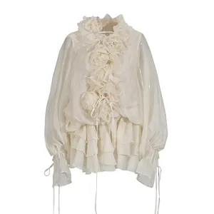 Elegante Franse stijl crème chiffon blouse met gedetailleerde ruches en vetersluiting