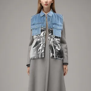 Detail van dames vest met denim top en zilveren metallic taille met trekkoord.