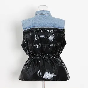 Gedetailleerde achterkant van denim vest voor dames met glanzende zwarte gewatteerde taille