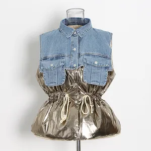 Detailweergave van een chic denim patchwork metallic vest met verstelbaar trekkoord.