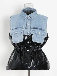 Modieuze denim patchwork vest met trekkoord en glanzende zwarte afwerking voor dames.