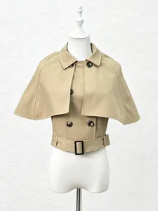 Élégante cape amovible kaki avec un gilet court à double boutonnage pour femmes