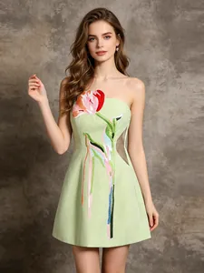 Franse vintage lichtgroene strapless mini-jurk met bloemenborduurwerk en hoge taille