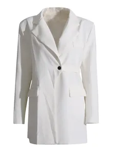 Elegantes weißes tailliertes Blazerkleid mit langen Ärmeln für den professionellen Alltag.