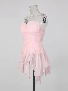 Elegante top a fascia rosa, stile francese con orlo asimmetrico e corpino arricciato