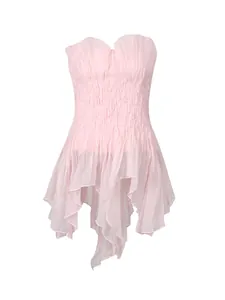Top a fascia rosa in stile francese con orlo a balze e dettagli a punto smock