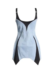 Minivestido vaquero azul de estilo francés con cintura de corsé y paneles negros finos