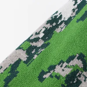 Close-up van groen gebreide stof met abstract patroon en zachte textuur