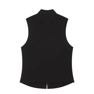 Vue arrière détaillée d'un gilet noir ajusté élégant de style vintage pour femme