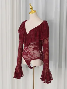 Body sexy in pizzo bordeaux con scollo a V con volant e maniche lunghe a campana