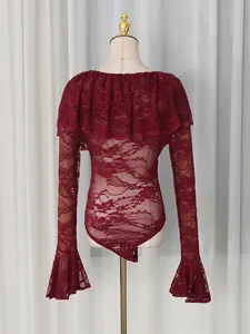 Body sexy in pizzo bordeaux con maniche a campana e dettagli a balze con spalle scoperte