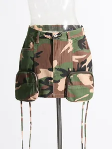 Mini-jupe trapèze camouflage à la mode avec grandes poches zippées cargo et longues lanières