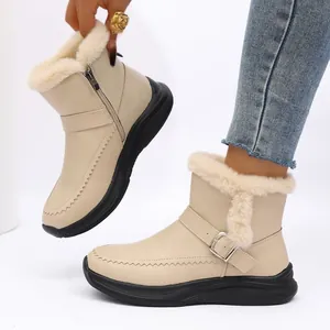 Bottes de neige hivernales beiges pour femmes avec doublure polaire et zip latéral.