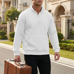 Detailansicht des weißen Waffelstrick-Herren-Sweatshirts mit halbem Reißverschluss