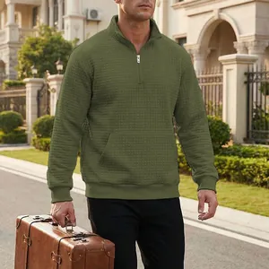 Detailansicht Herren-Sweatshirt mit Waffelstruktur, Halbreißverschluss und Bauchtasche