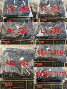 Weight specification detail chart for men's vintage loose cargo sports trousers in all sizes.