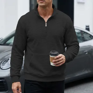 Lässiges schwarzes Waffelstrick-Sweatshirt mit halbem Reißverschluss für Herren, Stehkragen.