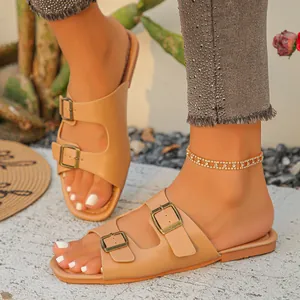 Sommerliche flache Pantoletten für Damen mit schicken Bronze-Doppelschnallen-Riemen