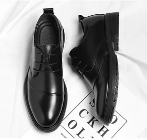 Detaillierte Draufsicht und Seitenansicht schwarzer Business-Schnürschuhe aus Leder