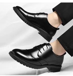 Seitenansicht schwarzer Business-Lederschuhe zum Schnüren mit feiner Naht