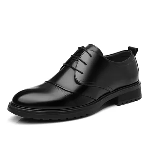 Klassische schwarze Herren-Business-Schnürschuhe aus glänzendem hochwertigem Leder