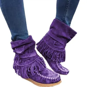 Bottines à franges en daim violet pour femmes avec détails de glands et semelles plates.