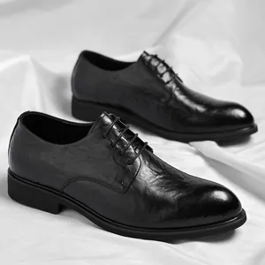 Klassische schwarze Herren-Business-Lederschuhe mit eleganter Vintage-Textur