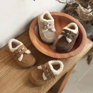 Mocassins douillets pour bébé doublés de polaire avec brides à boucle