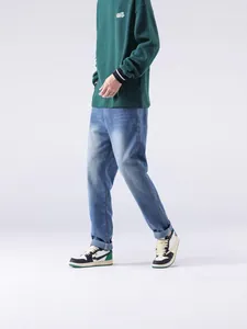 Jean large et ample pour homme en denim bleu avec effet délavé pour un style décontracté