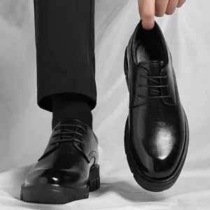 Zapatos de vestir negros para hombre con aumento de altura interno y diseño de cordones