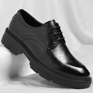 Zapatos de vestir para hombre en cuero negro con suela gruesa con elevación de lujo