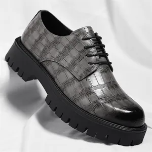 Chaussures Oxford à plateforme pour hommes avec motif crocodile gris et semelle crantée