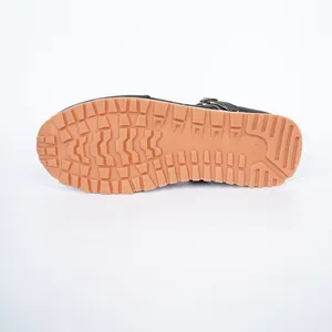 Detalle de la suela de goma antideslizante para zapatos planos con hebilla para mujer