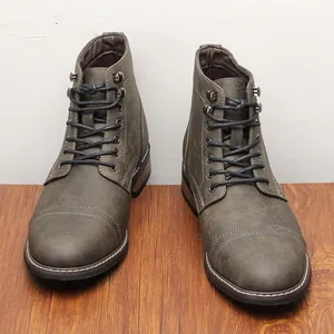 Botas de trabajo retro para hombre en marrón vintage con diseño duradero de cordones