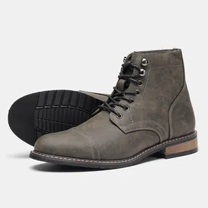 Vista detallada de botas retro para hombre en cuero con suela antideslizante