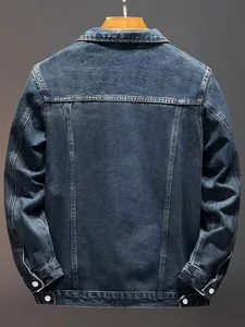 Vue arrière d'une veste en jean bleue classique pour homme avec délavage vintage