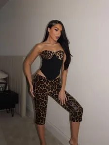 Sexy Leopardenmuster-Pailletten-Top und passende 3/4-Hose Set für Damen.