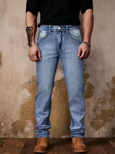 Schmale hellblaue Herren-Jeans mit Stickerei und modischer Waschung für den Alltag