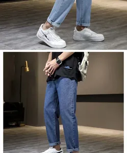 Gedetailleerd overzicht van de slim fit stretch denim herenjeans in blauw met omgeslagen zoom