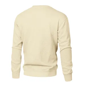 Rückansicht eines cremefarbenen Herren-Sweatshirts mit geometrischem Strukturmuster