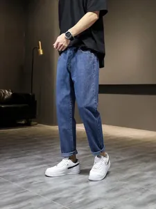 Slim-fit stretch herenjeans in een stijlvolle blauwe negenpuntslengte