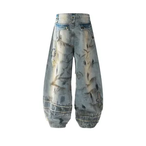 Jeans curvi stile wasteland con ricami pesanti e taglio a gamba larga, blu slavato
