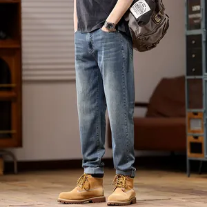 Men's loose stretch straight-leg blue denim jeans for autumn and winter fashion style.