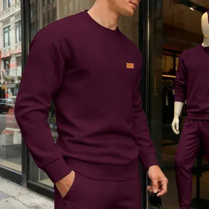 Premium Herren-Sweatshirt mit Rundhalsausschnitt und geometrischem Strukturmuster in Burgund